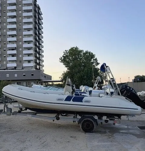 Barco disponible para alquiler en Calella de Palafrugell, Cataluña